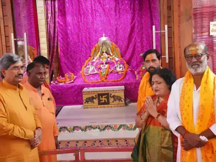 Superstar Rajinikanth visited Ramlala in Ayodhya Superstar Rajinikanth visited Ramlala in Ayodhya