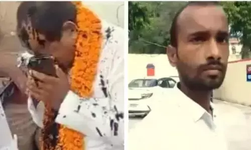 दारा सिंह चौहान के ऊपर स्याही फेंकने वाले आरोपी ने किया सरेंडर लपेटे में लिया बीजेपी नेताओं को दारा सिंह चौहान के ऊपर स्याही फेंकने वाले आरोपी ने किया सरेंडर लपेटे में लिया बीजेपी नेताओं को