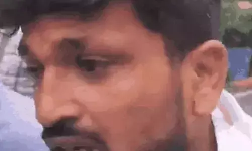 ओबीसी महासम्मेलन में स्वामी प्रसाद मौर्य पर जूता फेंका,कार्यकर्ताओं ने पीट-पीटकर किया अधमरा, ओबीसी महासम्मेलन में स्वामी प्रसाद मौर्य पर जूता फेंका,कार्यकर्ताओं ने पीट-पीटकर किया अधमरा,