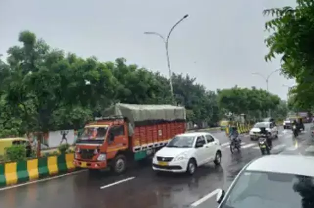 बारिश से नोएडा का मौसम हुआ सुहाना, हवा का क्वालिटी इंडेक्स भी पहुंचा ऊपर