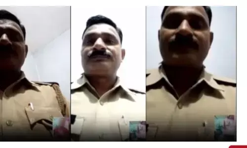 खाकी वर्दी में किया VIDEO SEX CHAT, लड़की के सामने उतार दी पैंट.. वीडियो वायरल होते ही SP ने कर दिया सस्पेण्ड खाकी वर्दी में किया VIDEO SEX CHAT, लड़की के सामने उतार दी पैंट.. वीडियो वायरल होते ही SP ने कर दिया सस्पेण्ड
