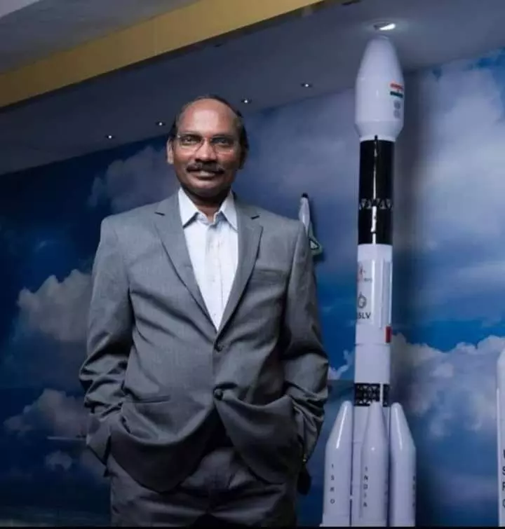 कौन है के सिवन ISRO चीफ जो पीएम मोदी के गले लगकर रो पड़े कौन है के सिवन ISRO चीफ जो पीएम मोदी के गले लगकर रो पड़े