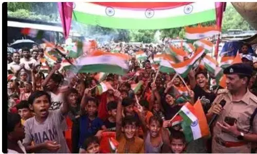 चंद्रयान-3 की सफलता: लखनऊ में उत्साह, जश्न और बजे देशभक्ति के गाने चंद्रयान-3 की सफलता: लखनऊ में उत्साह, जश्न और बजे देशभक्ति के गाने