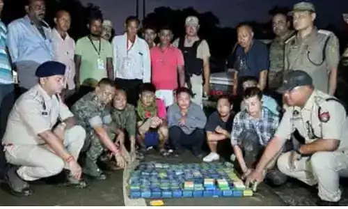 असम में ड्रग्स ले जाते समय मणिपुर के चार निवासियों को किया गया गिरफ्तार असम में ड्रग्स ले जाते समय मणिपुर के चार निवासियों को किया गया गिरफ्तार