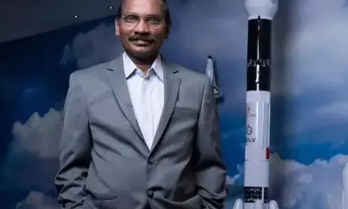 कौन है के सिवन ISRO चीफ जो पीएम मोदी के गले लगकर रो पड़े कौन है के सिवन ISRO चीफ जो पीएम मोदी के गले लगकर रो पड़े