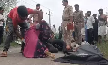 हमीरपुर में किसान की पहले डंडे से की गई पिटाई, फिर ट्रैक्टर चढ़ा कर मार डाला हमीरपुर में किसान की पहले डंडे से की गई पिटाई, फिर ट्रैक्टर चढ़ा कर मार डाला