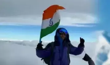 अभिनीत मौर्य चढ़े यूरोप की सबसे ऊंची चोटी पर ,लहराया 77 फीट का तिरंगा अभिनीत मौर्य चढ़े यूरोप की सबसे ऊंची चोटी पर ,लहराया 77 फीट का तिरंगा