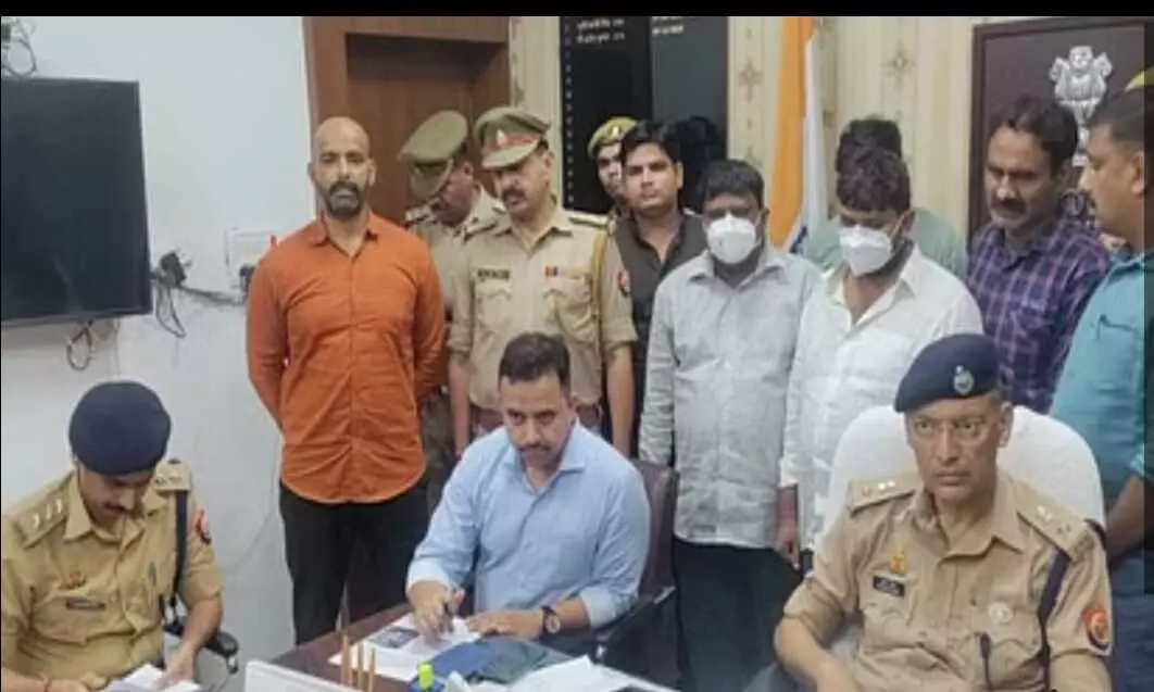 पुलिस अफसर और विधायक बनकर करोड़ों की उगाही करने वाले दो भाई गिरफ्तार