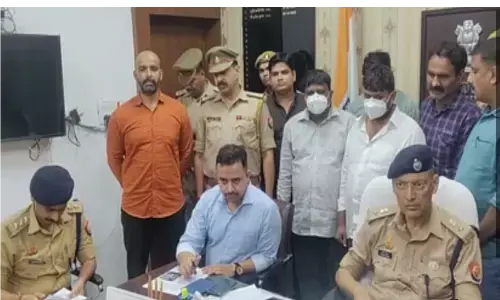 पुलिस अफसर और विधायक बनकर करोड़ों की उगाही करने वाले दो भाई गिरफ्तार