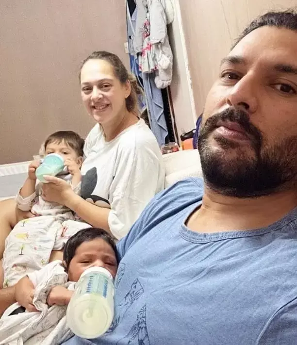 बधाई हो! युवराज-हेज़ल ने स्वागत किया अपने दूसरे बच्चे का बधाई हो! युवराज-हेज़ल ने स्वागत किया अपने दूसरे बच्चे का