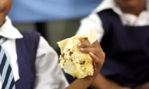 दिल्ली के सरकारी स्कूल में मिड-डे मील खाने से 70 छात्र पड़ गए बीमार दिल्ली के सरकारी स्कूल में मिड-डे मील खाने से 70 छात्र पड़ गए बीमार