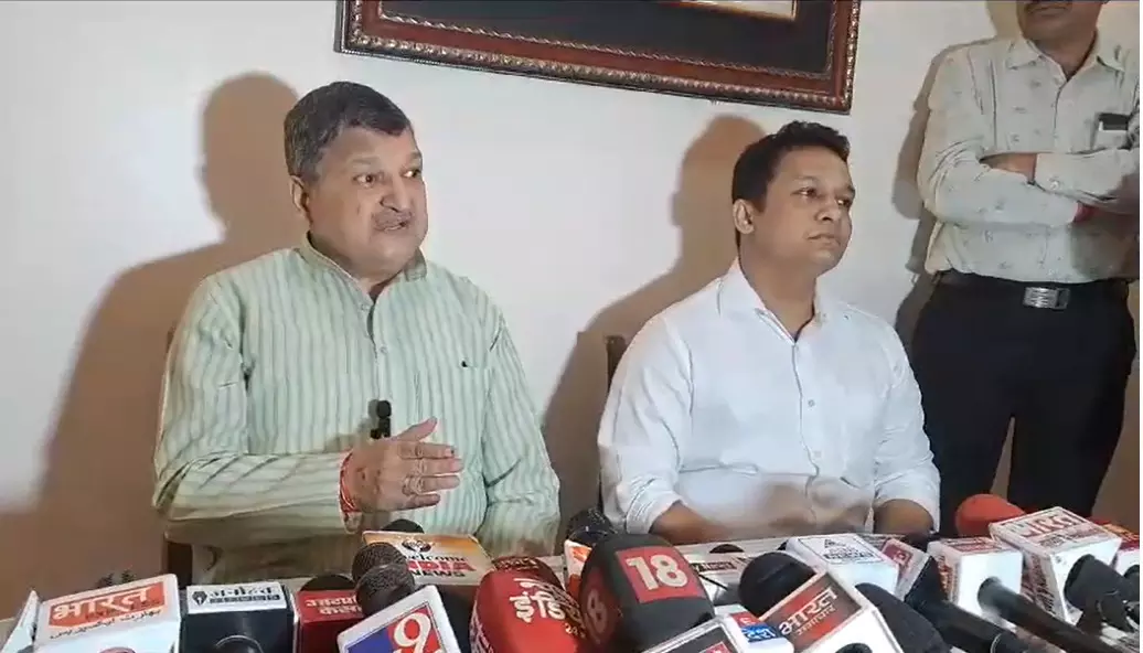 गाजियाबाद सांसद रोजगार मेले को लेकर राज्यसभा सांसद अनिल अग्रवाल ने की प्रेस वार्ता गाजियाबाद सांसद रोजगार मेले को लेकर राज्यसभा सांसद अनिल अग्रवाल ने की प्रेस वार्ता