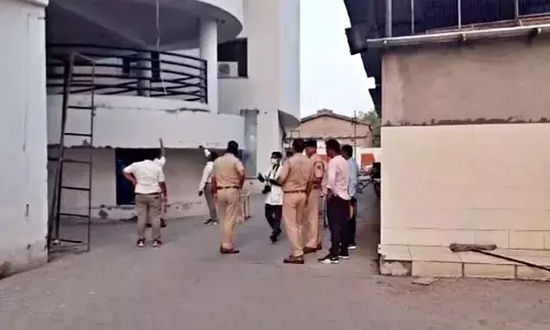 Kota News : कोटा में दो और छात्रों ने की आत्महत्या, इस साल 22 छात्रों ने गंवाई जान Kota News : कोटा में दो और छात्रों ने की आत्महत्या, इस साल 22 छात्रों ने गंवाई जान