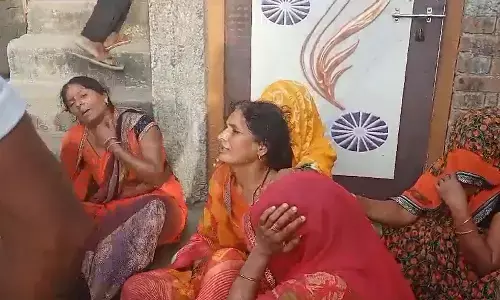 рдмрд▓рд┐рдпрд╛ рдореЗрдВ рддреАрди рдмрджрдорд╛рд╢реЛ рдиреЗ рдШрд░ рдореЗ рдШреБрд╕рдХрд░ рд▓реЬрдХреА рдХреЗ рд╕рд┐рд░ рдореЗрдВ рдорд╛рд░реА рдЧреЛрд▓реА рдореМрдХреЗ рдкрд░ рд╣реА рдореМрдд рдмрд▓рд┐рдпрд╛ рдореЗрдВ рддреАрди рдмрджрдорд╛рд╢реЛ рдиреЗ рдШрд░ рдореЗ рдШреБрд╕рдХрд░ рд▓реЬрдХреА рдХреЗ рд╕рд┐рд░ рдореЗрдВ рдорд╛рд░реА рдЧреЛрд▓реА рдореМрдХреЗ рдкрд░ рд╣реА рдореМрдд