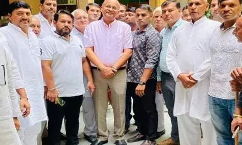 पूर्व जिलाधिकारी बी.एन.सिंह का एंटी टेरेरिस्ट फ्रंट ने किया ज़ोरदार स्वागत पूर्व जिलाधिकारी बी.एन.सिंह का एंटी टेरेरिस्ट फ्रंट ने किया ज़ोरदार स्वागत