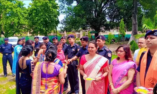 Gorakhpur News: NDRF के जवानों को सक्षम संस्था की बहनों ने बांधी राखी Gorakhpur News: NDRF के जवानों को सक्षम संस्था की बहनों ने बांधी राखी