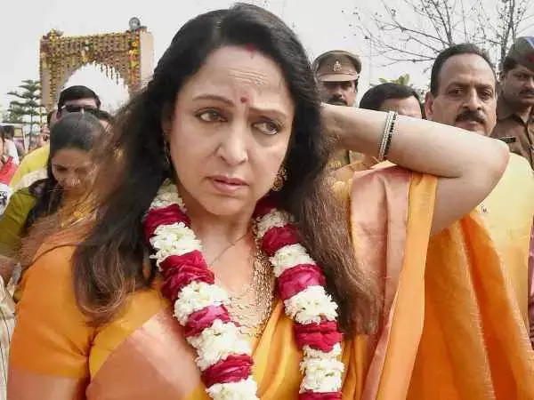 मथुरा: 3 सितंबर को शिक्षा मित्र सांसद हेमा मालिनी के कार्यालय का करेंगे घेराव , निकालेंगे तिरंगा यात्रा मथुरा: 3 सितंबर को शिक्षा मित्र सांसद हेमा मालिनी के कार्यालय का करेंगे घेराव , निकालेंगे तिरंगा यात्रा