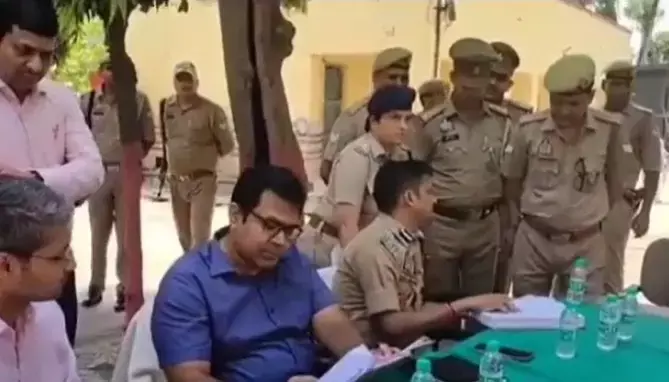 सहारनपुर मंडलआयुक्त और डीआईजी अचानक पहुंचे थाना समाधान दिवस,अधिकारियों में मचा हड़कंप सहारनपुर मंडलआयुक्त और डीआईजी अचानक पहुंचे थाना समाधान दिवस,अधिकारियों में मचा हड़कंप