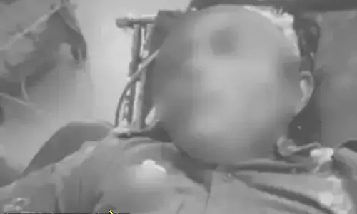 Breaking News: ट्रेन में घायल महिला कासंटेबल अभी बोल नहीं पा रही, घटना वाले दिन फाफामऊ से लौट रही थी, हमलावरों की संख्या कम से कम दो Breaking News: ट्रेन में घायल महिला कासंटेबल अभी बोल नहीं पा रही, घटना वाले दिन फाफामऊ से लौट रही थी, हमलावरों की संख्या कम से कम दो