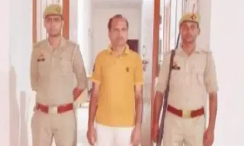 Lucknow News: कार को पास नहीं मिला तो गुस्सा गया कृषि अधिकारी, ट्रक ड्राइवर की आंख में घुसेड़ दिया सरिया, गिरफ्तार Lucknow News: कार को पास नहीं मिला तो गुस्सा गया कृषि अधिकारी, ट्रक ड्राइवर की आंख में घुसेड़ दिया सरिया, गिरफ्तार