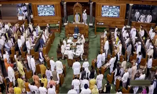 केंद्र सरकार ने बुलाया 5 दिन का संसद सत्र, क्या चुनाव कराने के फिराक में है बीजेपी सरकार? केंद्र सरकार ने बुलाया 5 दिन का संसद सत्र, क्या चुनाव कराने के फिराक में है बीजेपी सरकार?