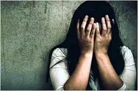 Gang rape of 15 year old girl in Agra one accused committed suicide due to fear of arrest