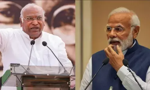 मोदी है तो मनु है..., खड़गे को G20 डिनर में शामिल न करने पर कांग्रेस दलित कार्ड, सरकार पर बोला हमला मोदी है तो मनु है..., खड़गे को G20 डिनर में शामिल न करने पर कांग्रेस दलित कार्ड, सरकार पर बोला हमला