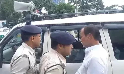 बीजेपी का ये दिग्गज नेता कोर्ट हुआ पेश अब जाएगा जेल, भीड़ के सामने कर दी थी बड़ी गलती बीजेपी का ये दिग्गज नेता कोर्ट हुआ पेश अब जाएगा जेल, भीड़ के सामने कर दी थी बड़ी गलती