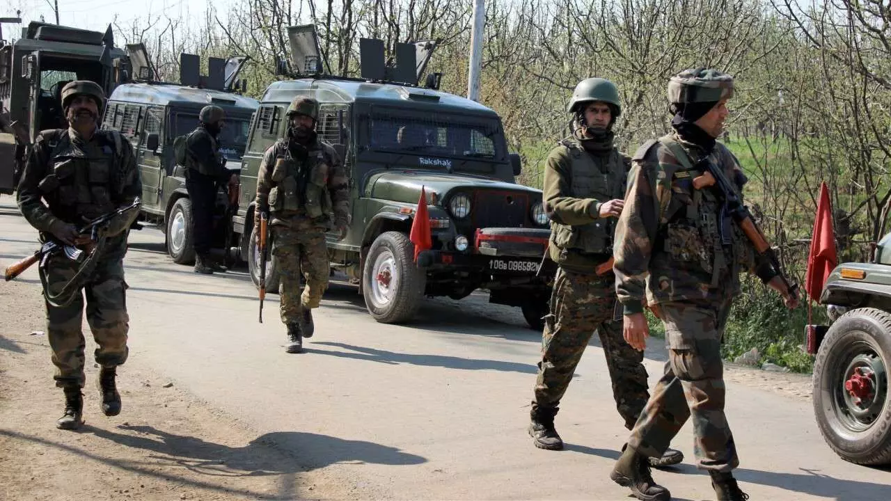 जम्मू-कश्मीर : अनंतनाग में आतंकियों से मुठभेड़ में कर्नल समेत तीन अफसर शहीद