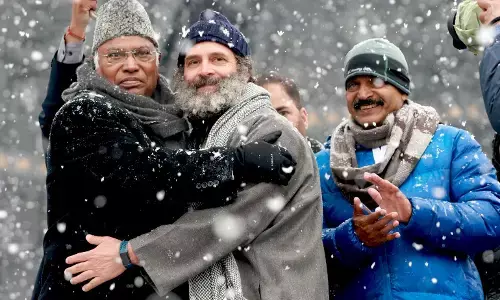 2024 में यूपी की चुनावी जंग दिलचस्प:  मल्लिकार्जुन खरगे को उत्तर प्रदेश से 2024 का लोकसभा चुनाव लड़ाने की तैयारी 2024 में यूपी की चुनावी जंग दिलचस्प:  मल्लिकार्जुन खरगे को उत्तर प्रदेश से 2024 का लोकसभा चुनाव लड़ाने की तैयारी