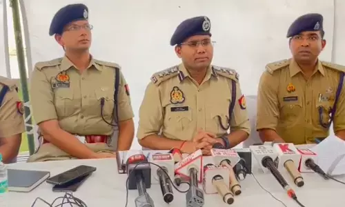 Noida News : अंतरराज्यीय वाहन चोर गिरोह के आठ शातिर चोर गिरफ्तार,10 लग्ज़री कार बरामद Noida News : अंतरराज्यीय वाहन चोर गिरोह के आठ शातिर चोर गिरफ्तार,10 लग्ज़री कार बरामद