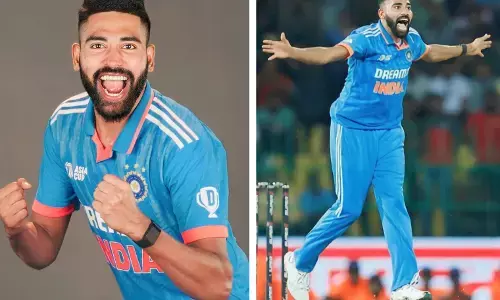 मोहम्मद सिराज ने 6 विकेट चटका कर श्रीलंका को एशिया कप फाइनल में 50 पर किया ढेर मोहम्मद सिराज ने 6 विकेट चटका कर श्रीलंका को एशिया कप फाइनल में 50 पर किया ढेर