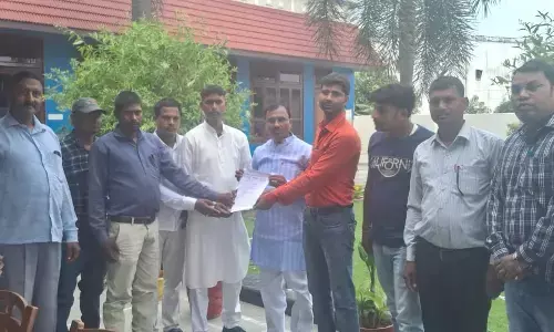 अनुदेशकों ने की श्रावस्ती सांसद राम शिरोमणि से मुलाकात, सांसद ने बोले संसद में करूंगा सवाल अनुदेशकों ने की श्रावस्ती सांसद राम शिरोमणि से मुलाकात, सांसद ने बोले संसद में करूंगा सवाल