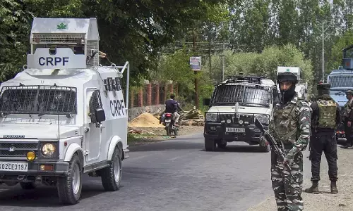 Another terrorist attack in Kashmir, terrorist opened fire on CRPF Another terrorist attack in Kashmir, terrorist opened fire on CRPF