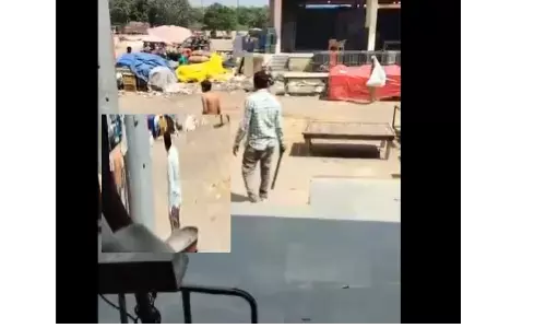 Noida News : सब्जी मंडी में सब्जी बेचने वाले युवक को किया निर्वस्त्र,दो गिरफ्तार