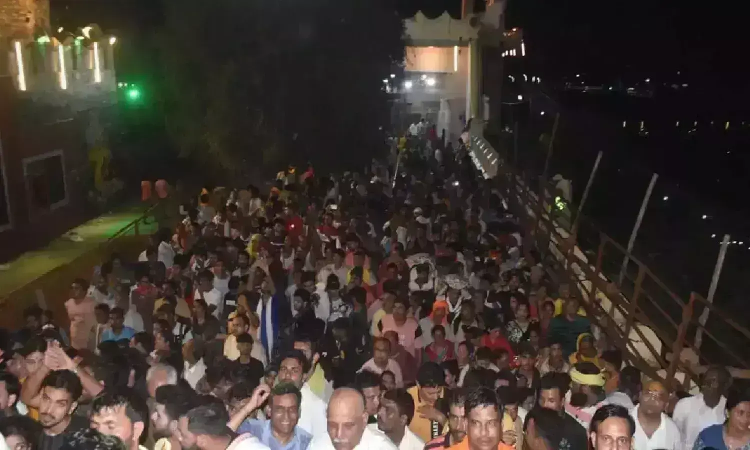 Accident in Barsana, two devotees died due to suffocation Accident in Barsana, two devotees died due to suffocation