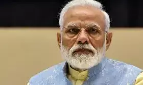 There was a big lapse in the security of PM Modi during Varanasi tour, a young man jumped in front of the convoy