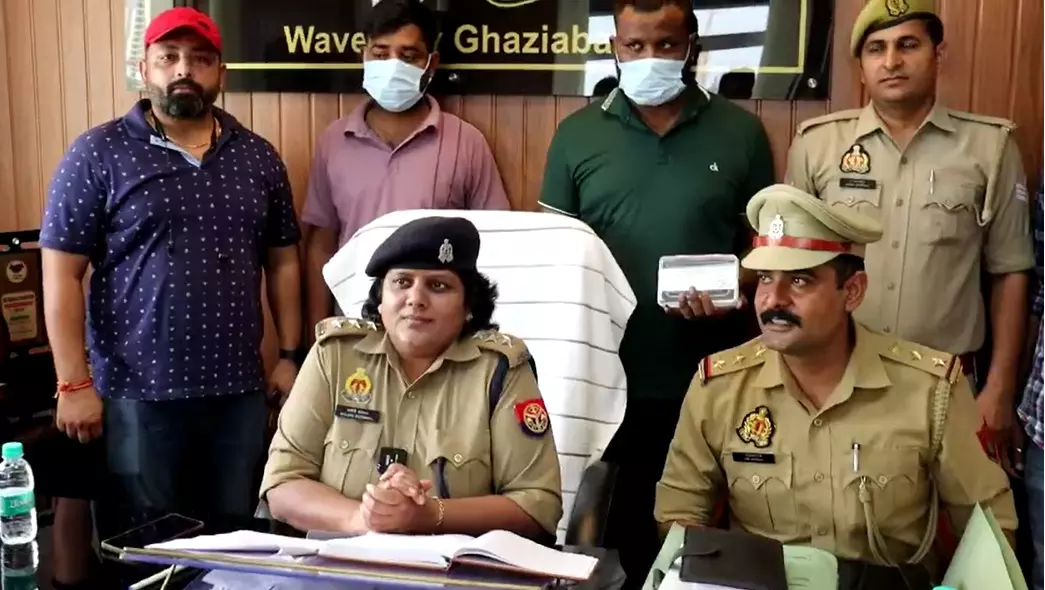 फ्लिपकार्ट के डिलीवरी बॉय से बाइक सहित लूटे गए माल समेत पुलिस ने दो आरोपी किए गिरफ्तार