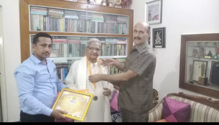 प्रो.केसी लाल हुए सम्मानित,साहित्य के क्षेत्र में मिला स्वर्ण पदक प्रो.केसी लाल हुए सम्मानित,साहित्य के क्षेत्र में मिला स्वर्ण पदक