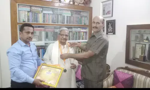 प्रो.केसी लाल हुए सम्मानित,साहित्य के क्षेत्र में मिला स्वर्ण पदक