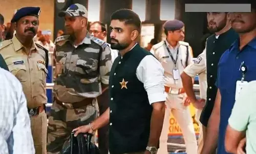 7 साल बाद भारत की सरजमीं पर पहुंची पाकिस्तानी टीम 7 साल बाद भारत की सरजमीं पर पहुंची पाकिस्तानी टीम