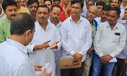 рд╢рд┐рдХреНрд╖рд╛ рдорд┐рддреНрд░ рд╕рдВрдШ рдХреЗ рдкреНрд░рджреЗрд╢ рдЕрдзреНрдпрдХреНрд╖ рд╢рд┐рд╡рдХреБрдорд╛рд░ рд╢реБрдХреНрд▓рд╛ рдХрд╛ рд╢рд┐рдХреНрд╖рд╛рдорд┐рддреНрд░реЛрдВ рдХреЛрд▓реЗрдХрд░ рдмрдбрд╝рд╛ рдРрд▓рд╛рди , рдорд╛рдирджреЗрдп рди рдорд┐рд▓рдиреЗ рдкрд░ 6 рдЕрдХреНрдЯреВрдмрд░ рдХреЛ рдирд┐рджреЗрд╢рд╛рд▓рдп рдореЗрдВ рд╣реЛрдЧрд╛ рдШреЗрд░рд╛рд╡ рд╢рд┐рдХреНрд╖рд╛ рдорд┐рддреНрд░ рд╕рдВрдШ рдХреЗ рдкреНрд░рджреЗрд╢ рдЕрдзреНрдпрдХреНрд╖ рд╢рд┐рд╡рдХреБрдорд╛рд░ рд╢реБрдХреНрд▓рд╛ рдХрд╛ рд╢рд┐рдХреНрд╖рд╛рдорд┐рддреНрд░реЛрдВ рдХреЛрд▓реЗрдХрд░ рдмрдбрд╝рд╛ рдРрд▓рд╛рди , рдорд╛рдирджреЗрдп рди рдорд┐рд▓рдиреЗ рдкрд░ 6 рдЕрдХреНрдЯреВрдмрд░ рдХреЛ рдирд┐рджреЗрд╢рд╛рд▓рдп рдореЗрдВ рд╣реЛрдЧрд╛ рдШреЗрд░рд╛рд╡