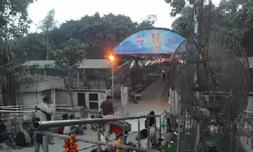 गाजियाबाद में पार्क में घूम रहे कपल से की बदसलूकी, लड़के को मारे थप्पड़, लड़की से बैड टच किया, सिपाही निलंबित, होमगार्ड होगा बर्खास्त गाजियाबाद में पार्क में घूम रहे कपल से की बदसलूकी, लड़के को मारे थप्पड़, लड़की से बैड टच किया, सिपाही निलंबित, होमगार्ड होगा बर्खास्त