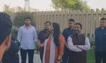 एनसीआर में भूकम्प के झटके से सहमे लोग, प्राधिकरण से निकले  मंत्री नंद गोपाल नंदी एनसीआर में भूकम्प के झटके से सहमे लोग, प्राधिकरण से निकले  मंत्री नंद गोपाल नंदी