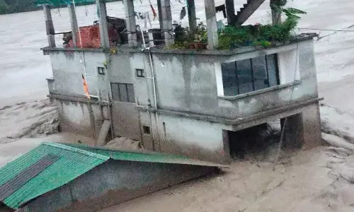 Sikkim Teesta River Cloud Burst: सिक्किम में बादल फटने से आई बाढ़, तीस्ता नदी में बाढ़ आने से 23 सैनिक Sikkim Teesta River Cloud Burst: सिक्किम में बादल फटने से आई बाढ़, तीस्ता नदी में बाढ़ आने से 23 सैनिक