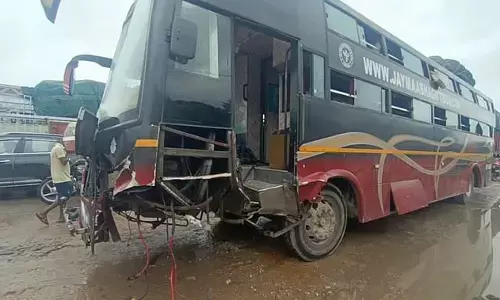 After Varanasi, bus and truck collide in Ayodhya, two passengers killed