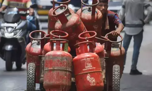 LPG सिलेंडर अब 600 रूपए में, कैबिनेट मीटिंग में हुआ बड़ा फैसला LPG सिलेंडर अब 600 रूपए में, कैबिनेट मीटिंग में हुआ बड़ा फैसला