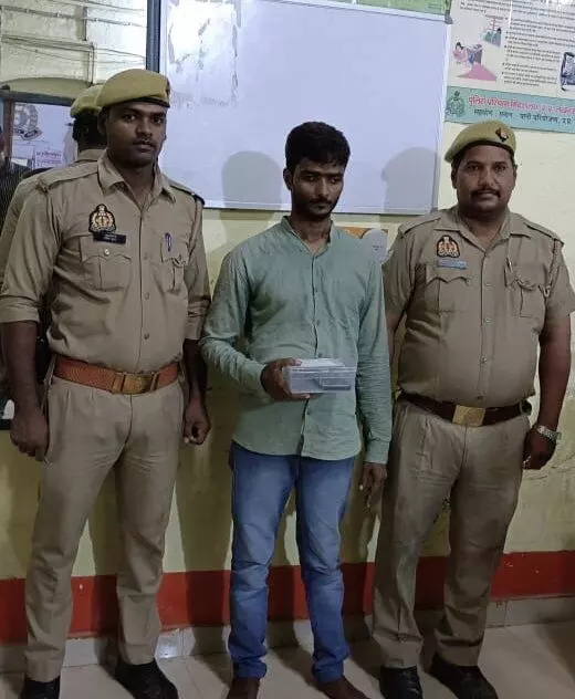 सिर पर जालीदार टोपी और मुँह पर कपड़ा बांधकर की लूट,  पुलिस मुस्लिम इलाकों मे तलाश करती रही बदमाश, CCTV देखा तो निकला प्रमोद!