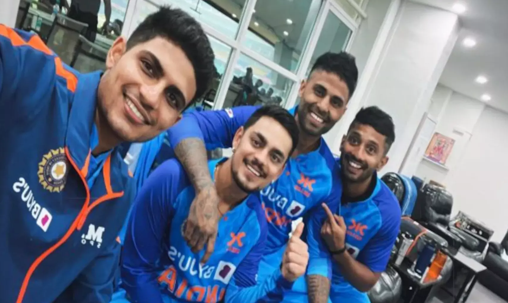टीम इंडिया के इस धुरंधर बल्लेबाज को हुआ डेंगू, ऑस्ट्रेलिया के खिलाफ वर्ल्ड कप का पहला मैच खेलने पर संदेह! टीम इंडिया के इस धुरंधर बल्लेबाज को हुआ डेंगू, ऑस्ट्रेलिया के खिलाफ वर्ल्ड कप का पहला मैच खेलने पर संदेह!