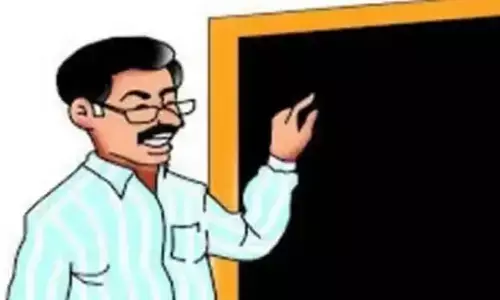 Aligarh News : 48 शिक्षक, शिक्षामित्र, अनुदेशक कर्मचारी अनुपस्थित, काटा वेतन और मानदेय